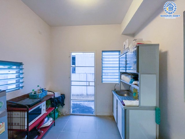 *****บ้านเดี่ยวมือสอง ม. อินนิซิโอ ปิ่นเกล้า-ศาลายา เนื้อที่ 50.40 ตร.ว. มาพร้อมฟังก์ชัน 3 ห้องนอน 2 ห้องน้ำ บ้านสวยพร้อมเข้าอยู่ *แถมเครื่องปรับอากาศ 1 เครื่อง บนทำเลเชื่อมต่อถนนหลายเส้นทาง ใกล้เซ็นทรัลศาลายา และทางด่วน "กาญจนาภิเษก"